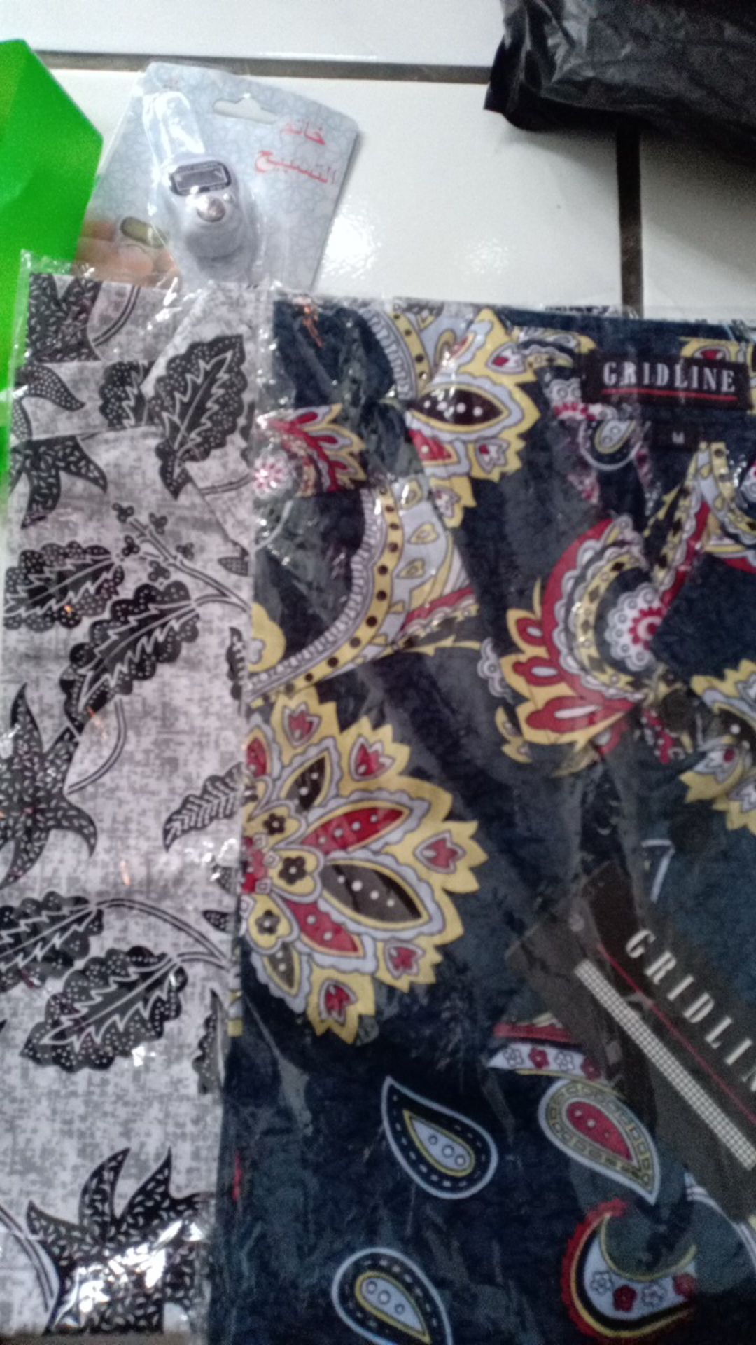 [gridline - R101 White Grey] Kemeja Batik Pria Katun Lengan Pendek Regular Modern