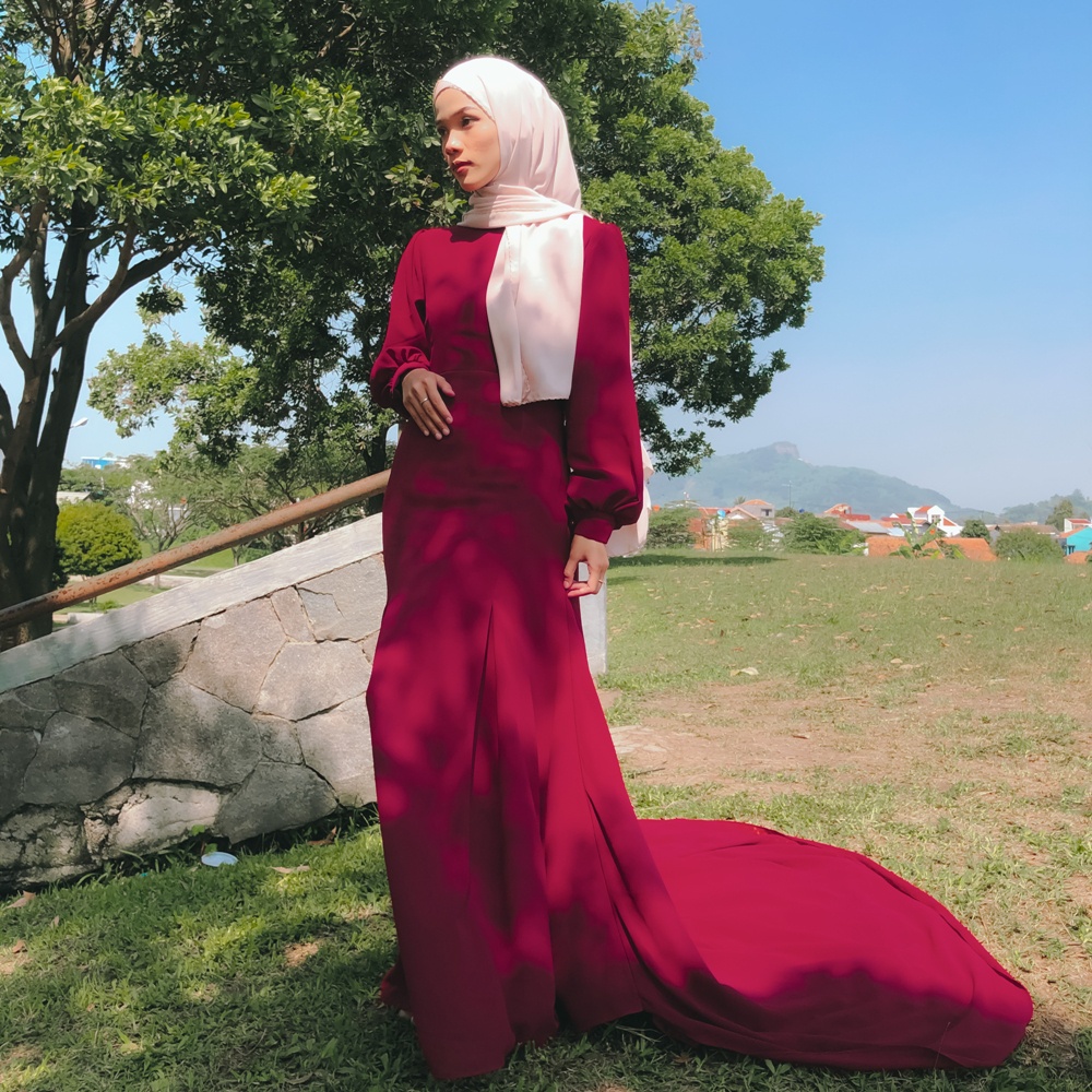 DUNBURY DRESS LONG TAIL BYGIAGIO dress akad simple gaun wedding pernikahan baju muslim putih pakaian lamaran elegan pakaian wanita pesta elegan fashion korea dress lebaran cantik anggun mewah nyaman gaun vintage fashion dress bahan ceruty baby doll furing