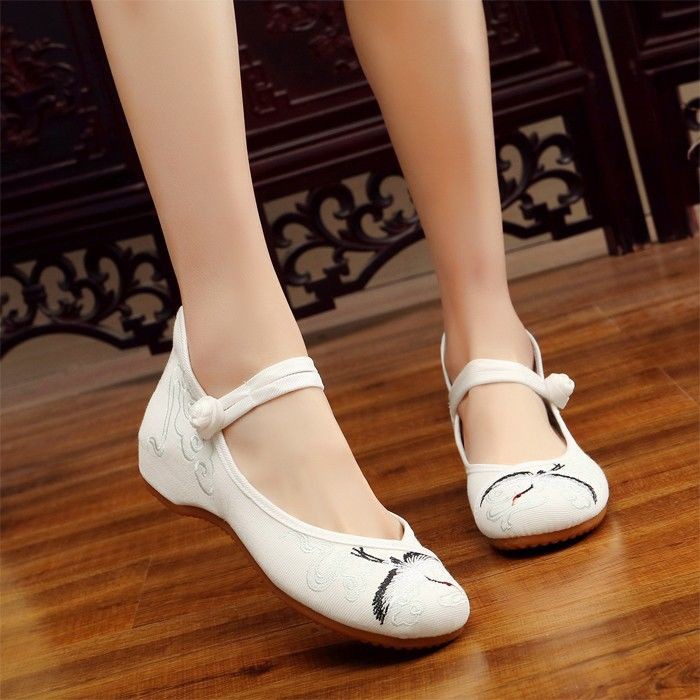 Spot model ledakan sepatu bordir Beijing tua sepatu kain Spot model ledakan sepatu bordir Beijing tua sepatu kain