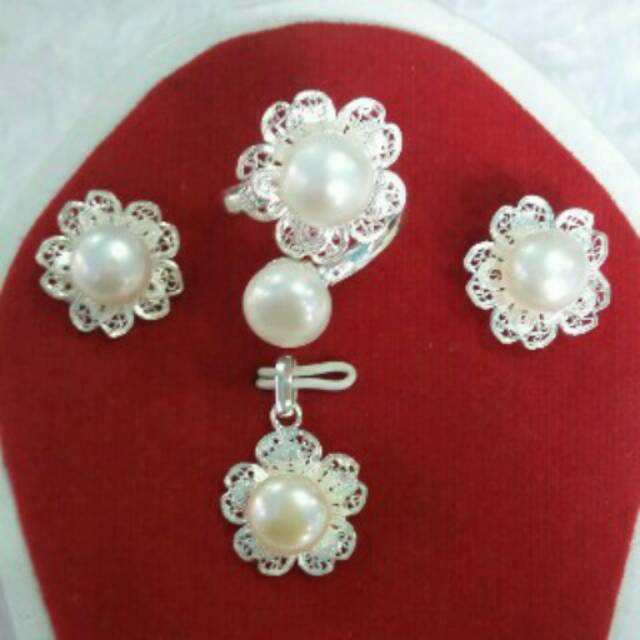 Set perak mutiara