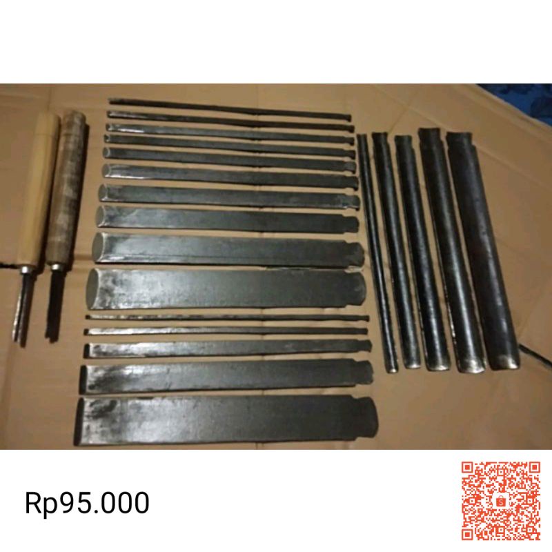 Tatah ukir satu set isi 22bj pahat Jepara