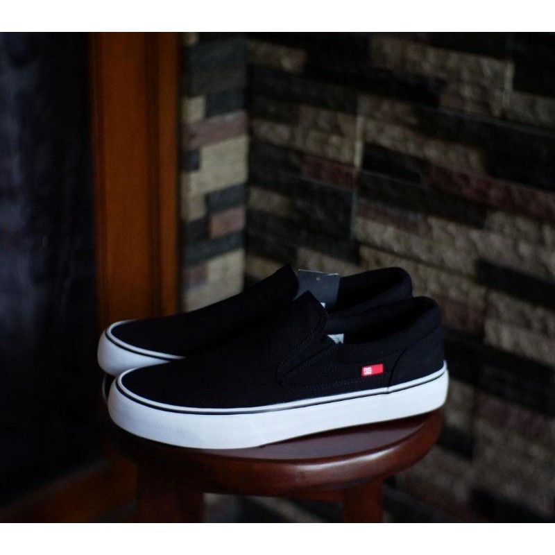 Dc Trase TX Slip On BlackBNIB
