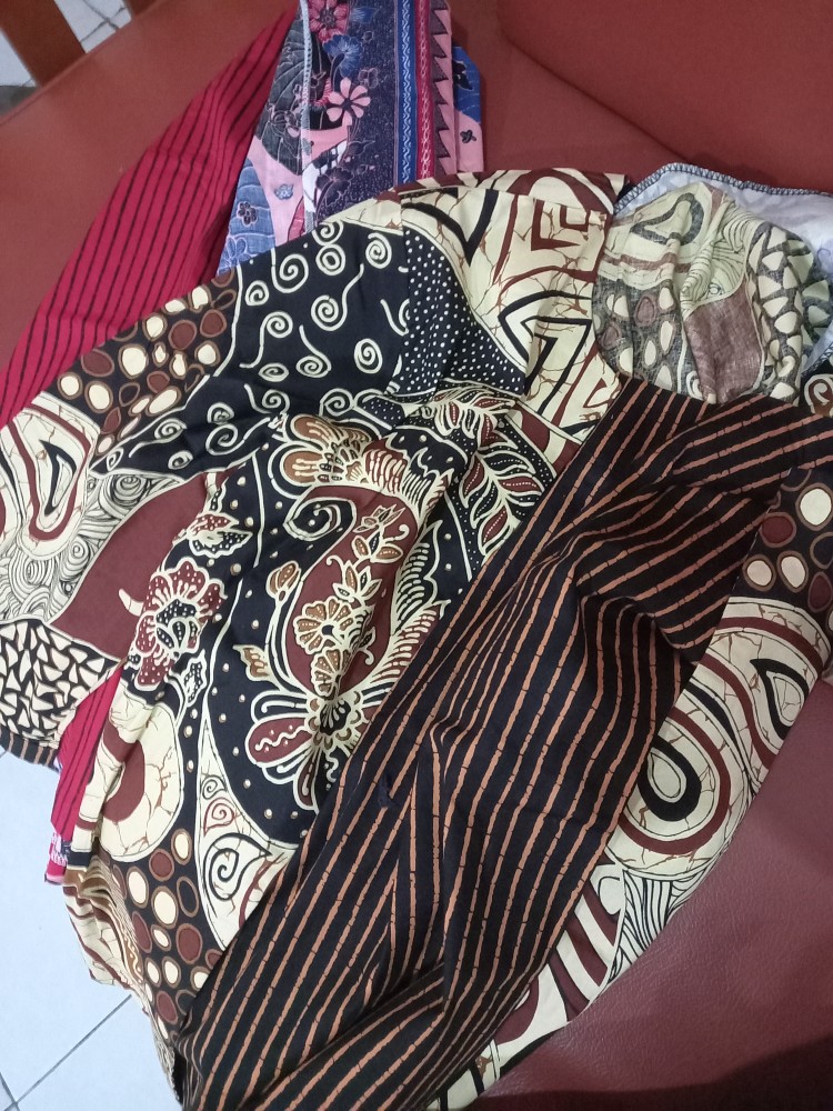 Atasan Blouse Batik Wanita Lengan Panjang Warna Merah, 242 Awi# Bahan Katun Stretch