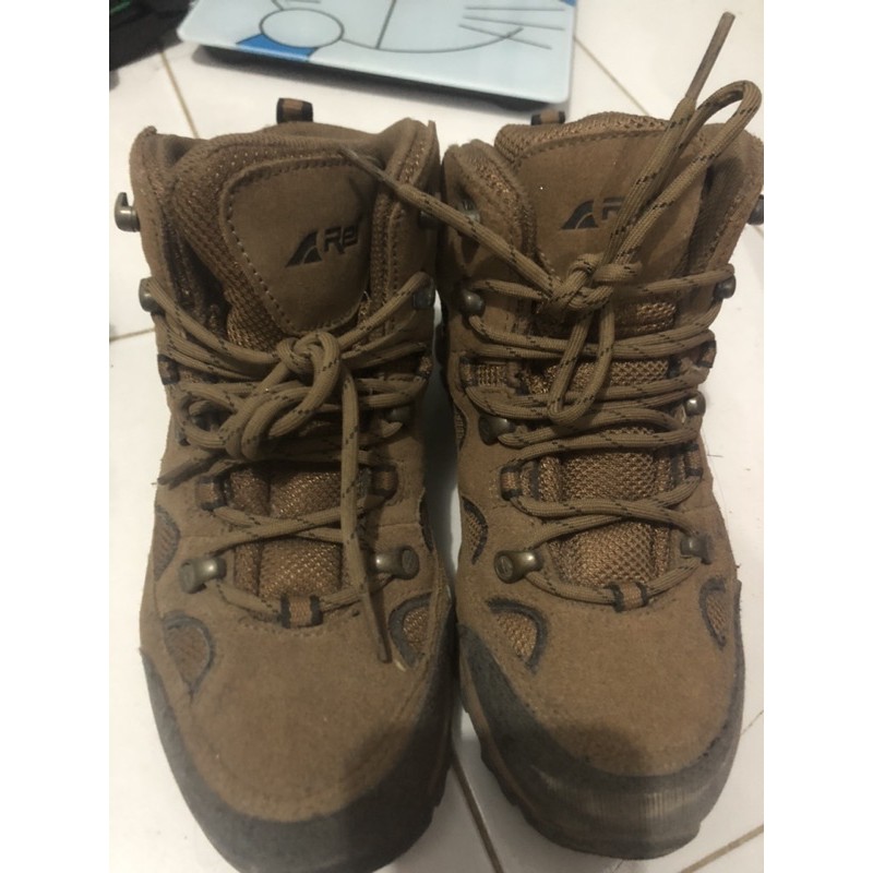 Preloved Sepatu Gunung Rei