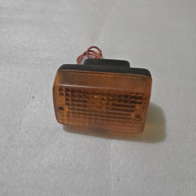 LAMPU SEN DEPAN C700-C800 KANAN
