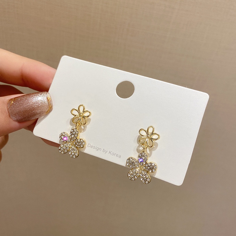 Anting Bentuk Bunga Aksen Berlian Bahan Zirkon Gaya Korea