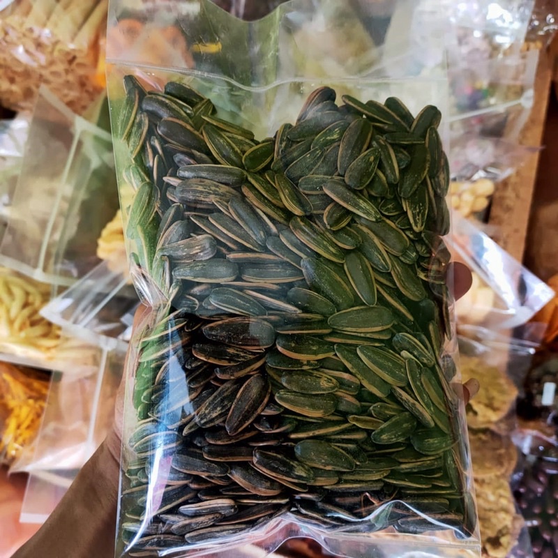 

Kuaci Kering 100gr / Cemilan Kuaci Kering/Makanan Ringan kuaci