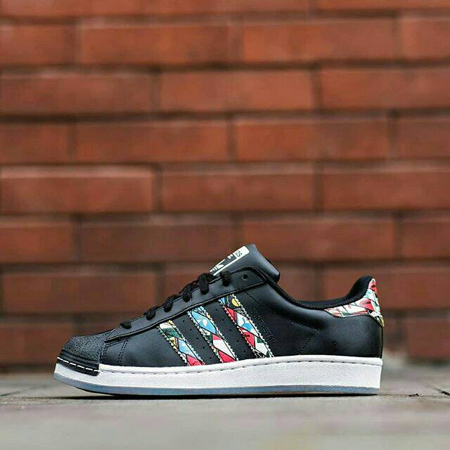 Sepatu Adidas Superstar CLR Print Ftwr White/Black
Original Made In Indonesia BNWB
