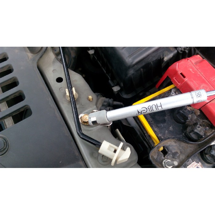 Cuci Gudang hidrolik kap mesin Honda Mobilio