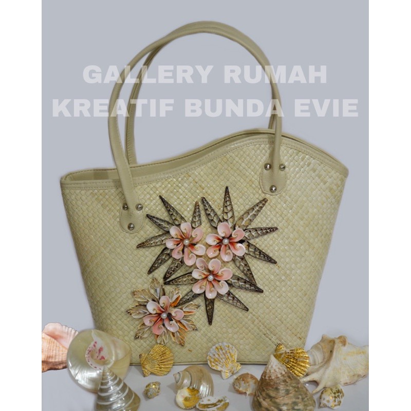 TAS PANDAN HIAS KERANG (SEASHELL)