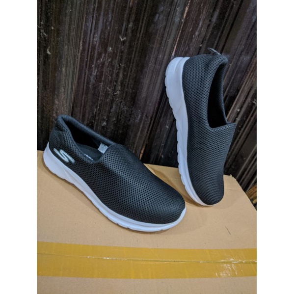 SEPATU JOGING SKECHERS TANPA TALI