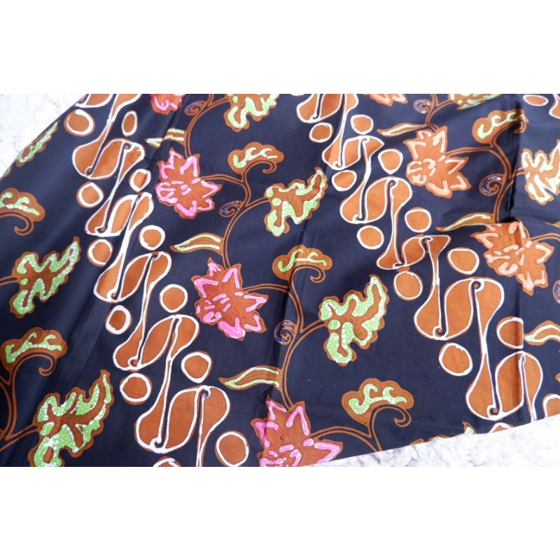 Kain Batik Cap Kombinasi Tulis Asli Motif Lereng Seling Kembang Latar Warna Hitam Sogan Coklat Bahan