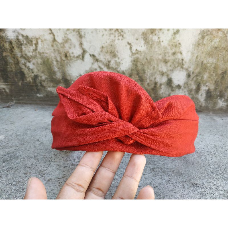 Udeng merah sibakan/jangkrik (tipis/bahan segitiga)