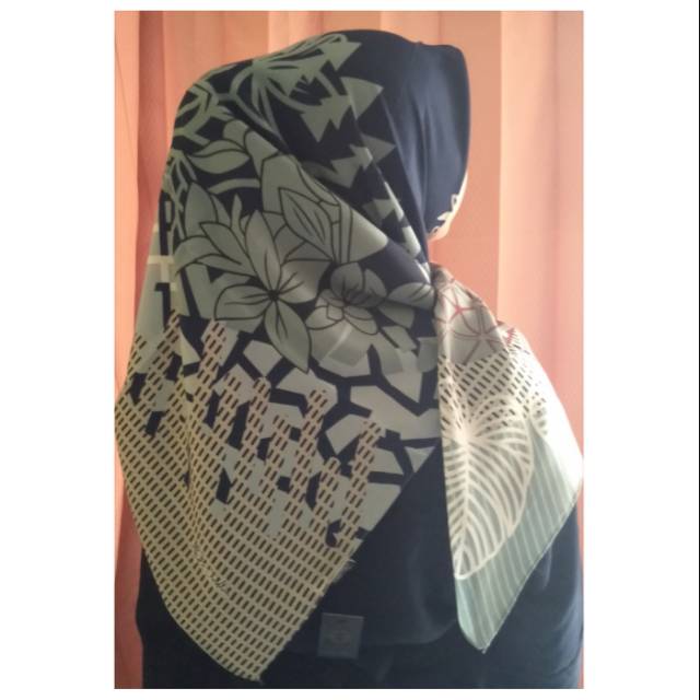 Hijab segi empat adabia | maxmara