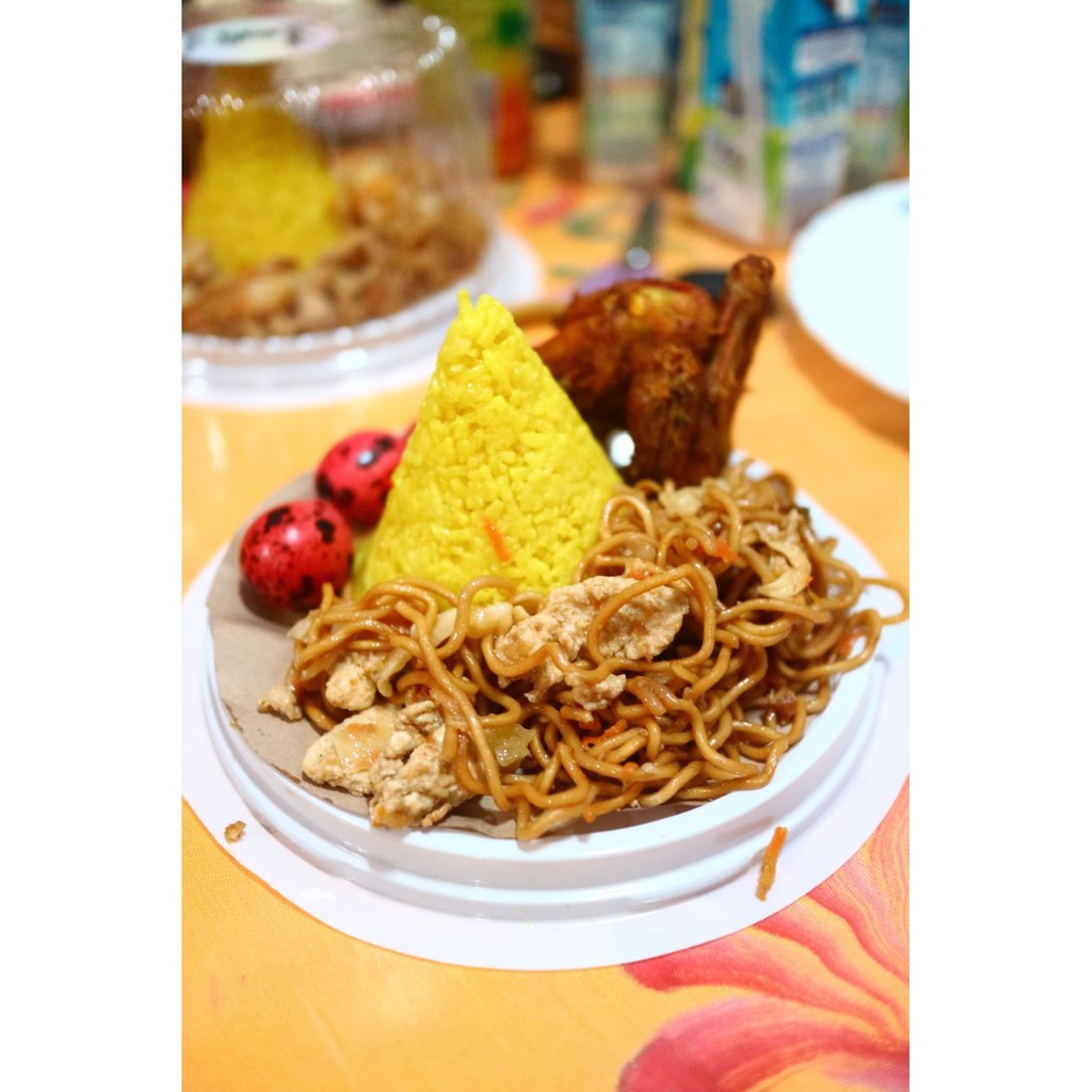 

NASI TUMPENG MINI MOMMY ELI - LITTLE TRIANGLE YELLOW RICE