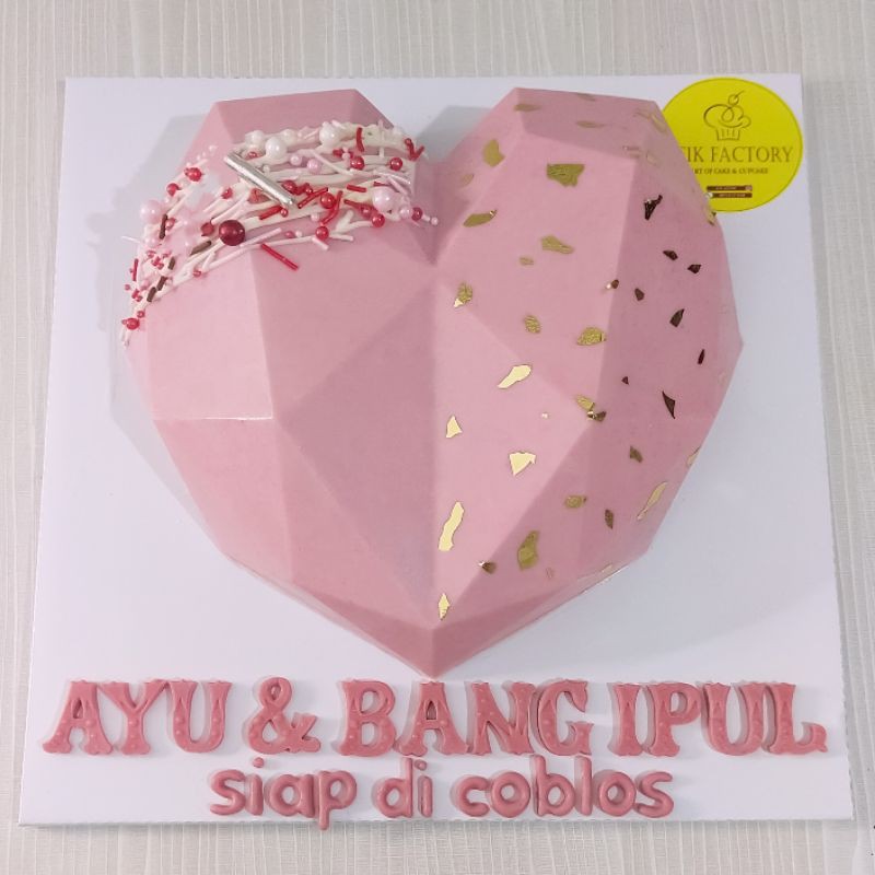 

Pinata cake diamond love