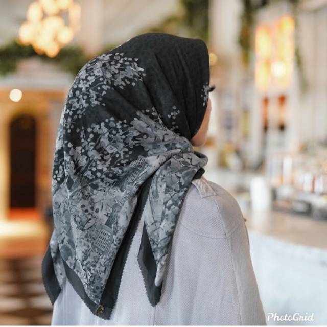 Buttonscarves - New York Reborn - Fifth Avenue