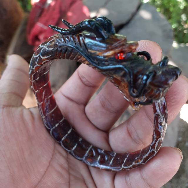 

Naga merah