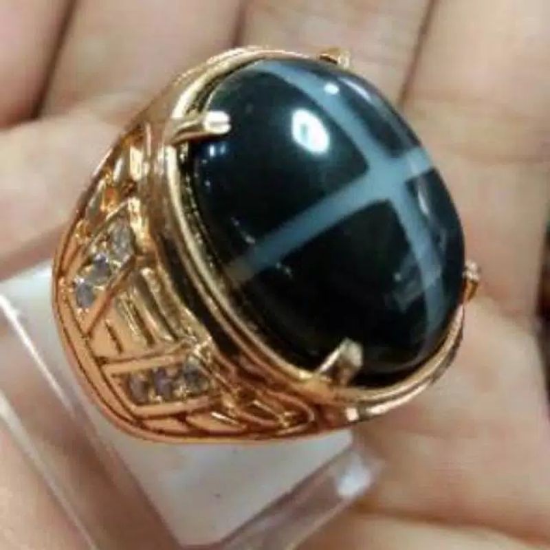 Batu akik tapak jalak hitam.