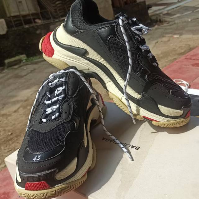 Sepatu BALENCIAGA