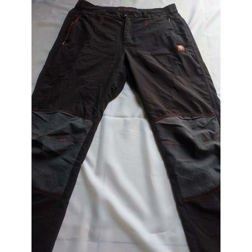 CELANA OUTDOOR BLACK YAK