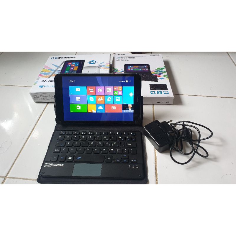 Tablet windows wearnes LP-W841--like new minus