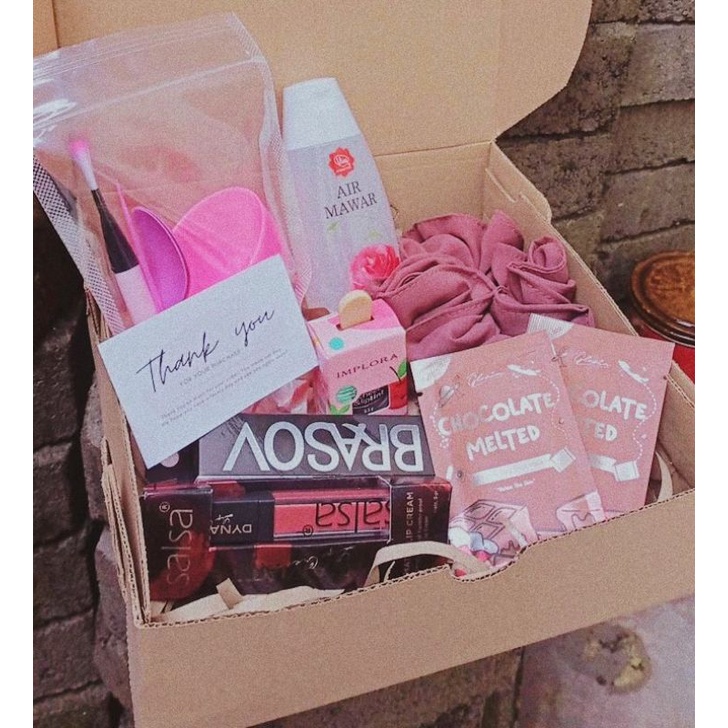 

Hampers Kosmetik