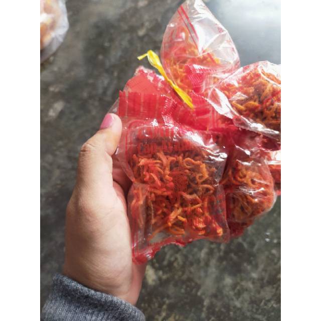 

MIE PEDAS OMBYOK JAJANAN JADUL PROMO TERMURAH 1 PACK ISI 1O PCS