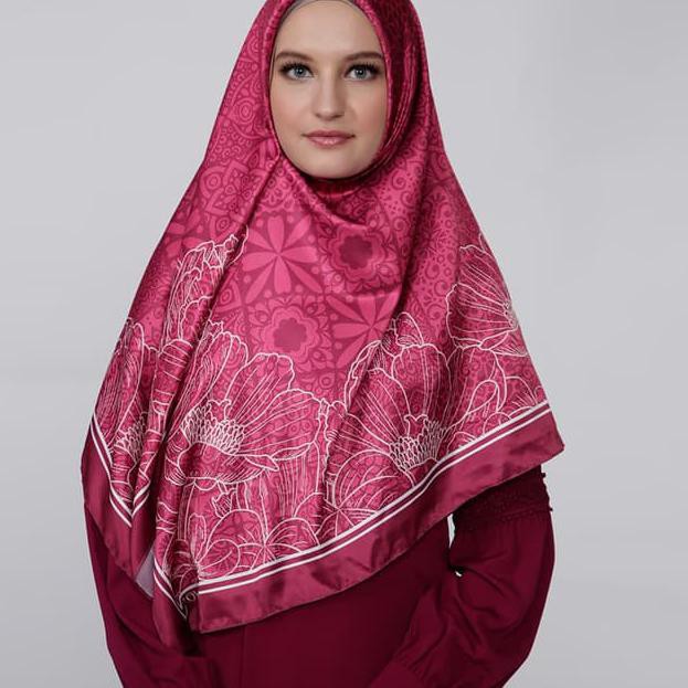 Ready Stok Kerudung Satin Zoya Segi Empat Cantik Saveria Scarf Magenta