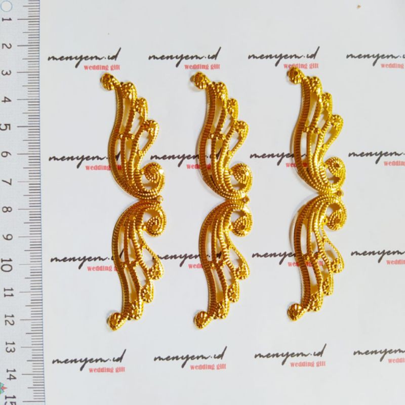 Lempeng sayap warna emas dan silver untuk hiasan mahar