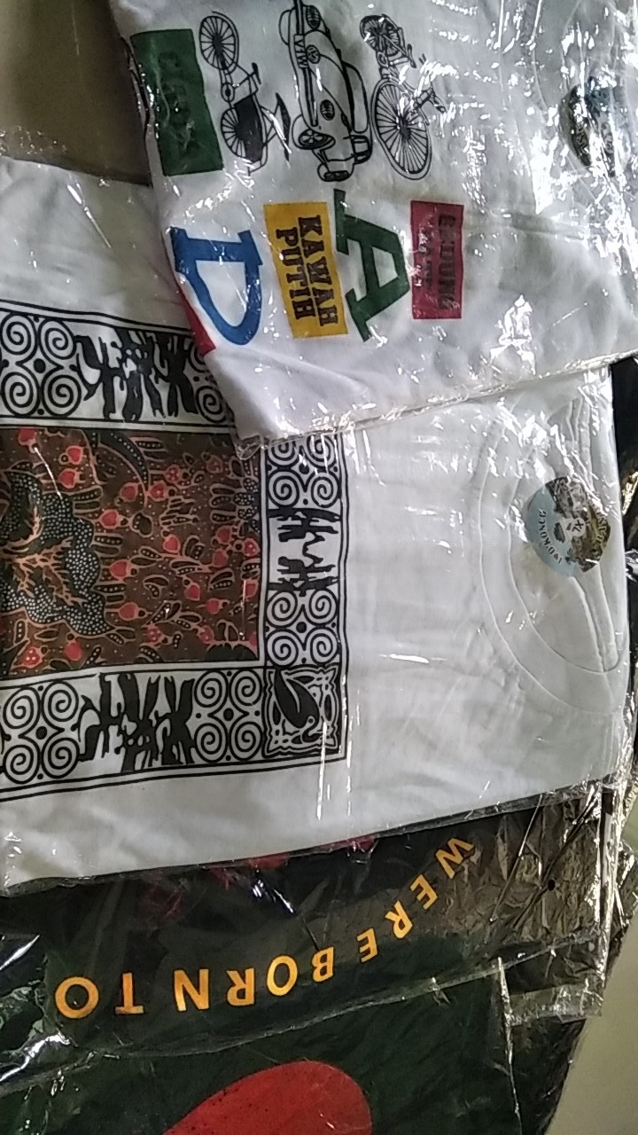 Kaos Distro Pria Bandung Batik Kotak
