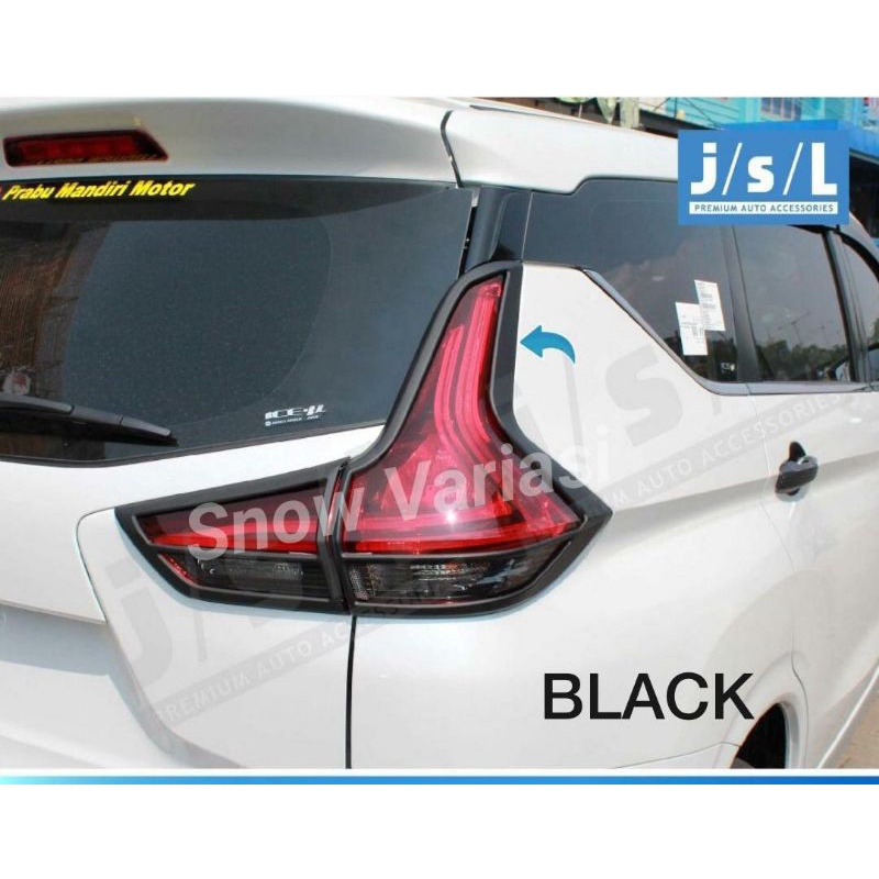 GARNISH BELAKANG XPANDER CROSS 2020 TAIL LAMP GARNISH CHROME BLACK CARBONJSL