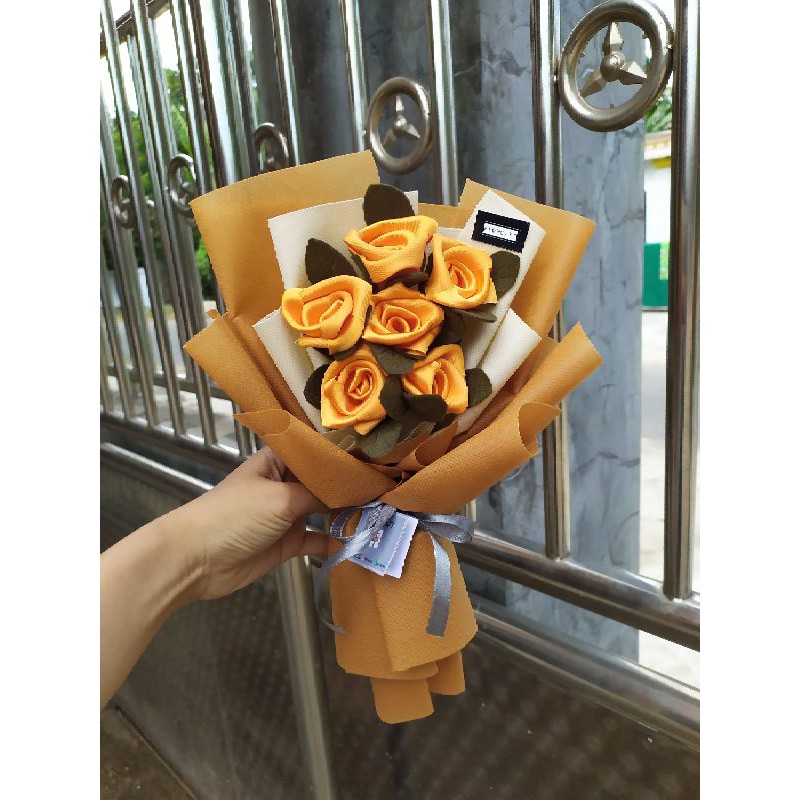 Bucket Bunga Satin/ Buket Bunga Satin/ Buket wisuda