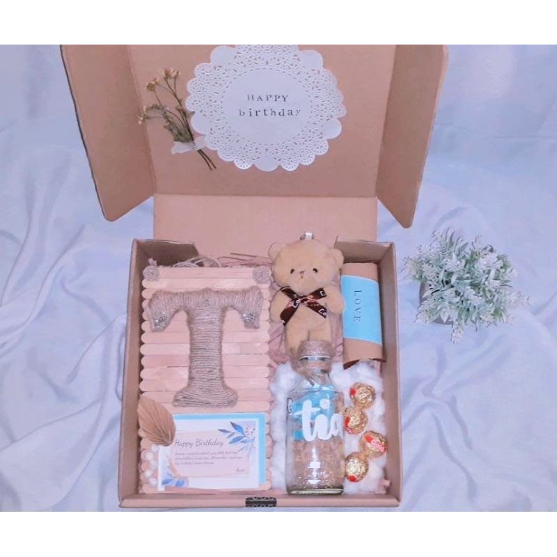 Hampers Unik/ Hampers Ultah/Wisuda/ Hampers Inisial Custom