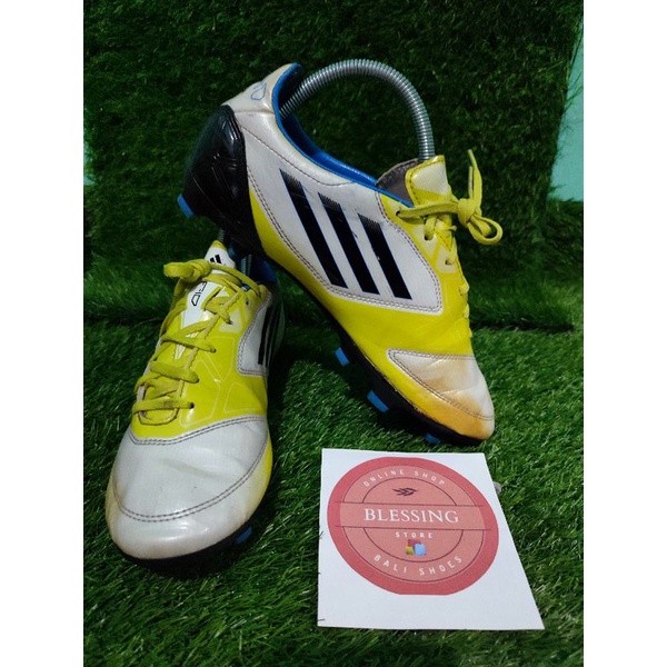 Sepatu Bola adidas F10 uk 41 original,Lem aman,stud tebal
