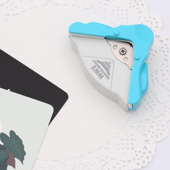 

Flash Sale - Triple W Mini Corner Rounder 5mm Cutter Paper Pemotong Sudut Kertas