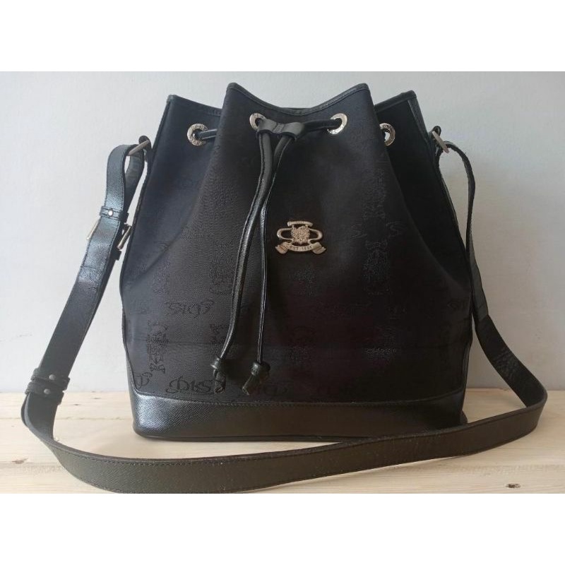 Tas preloved serut "Daks* hitam