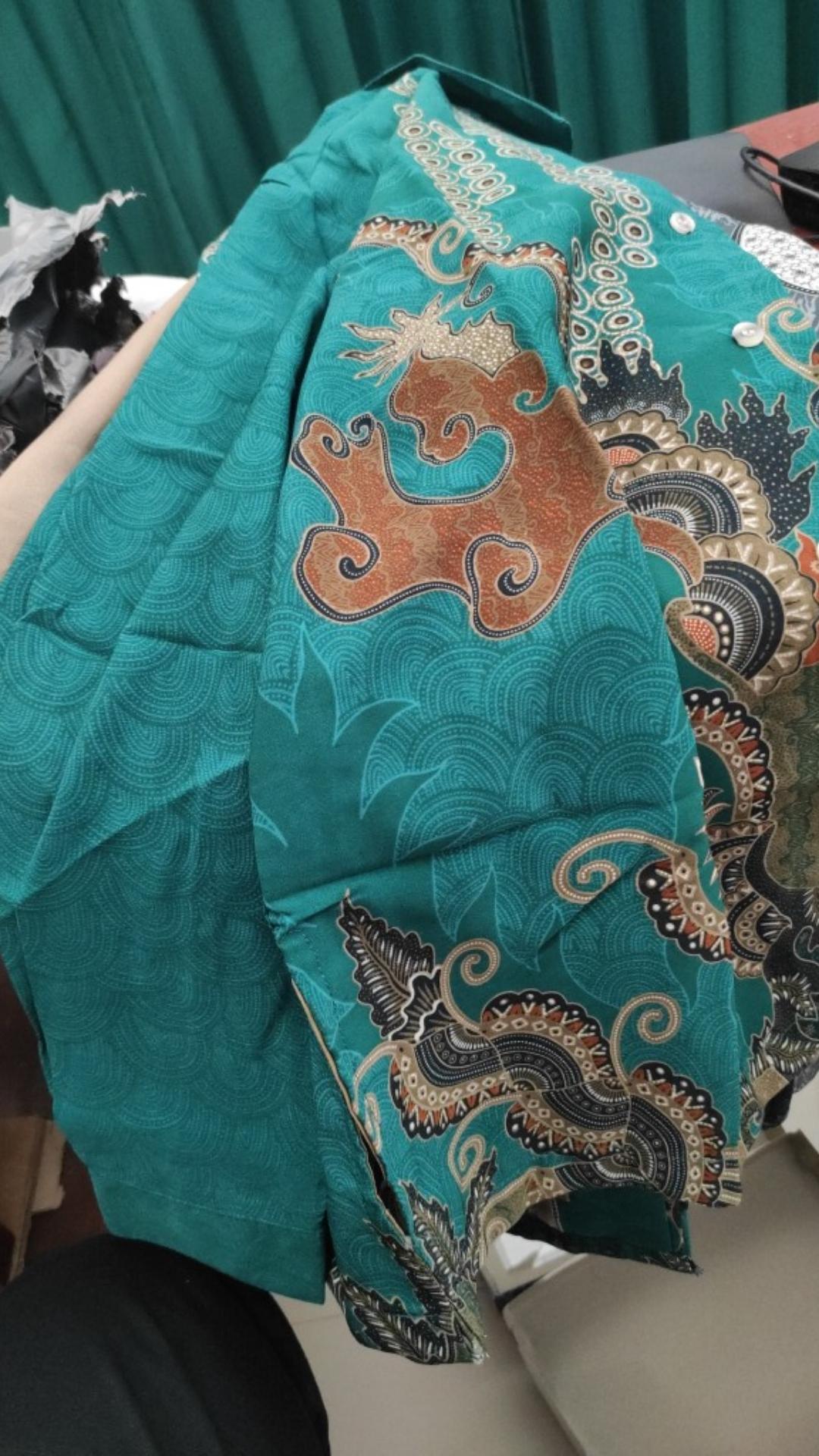 Eb Tradisional Kemeja Batik Semi Sutra Lengan Panjang Coklat Kombi