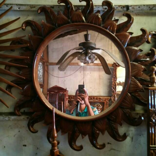 Pigura matahari kayu jati