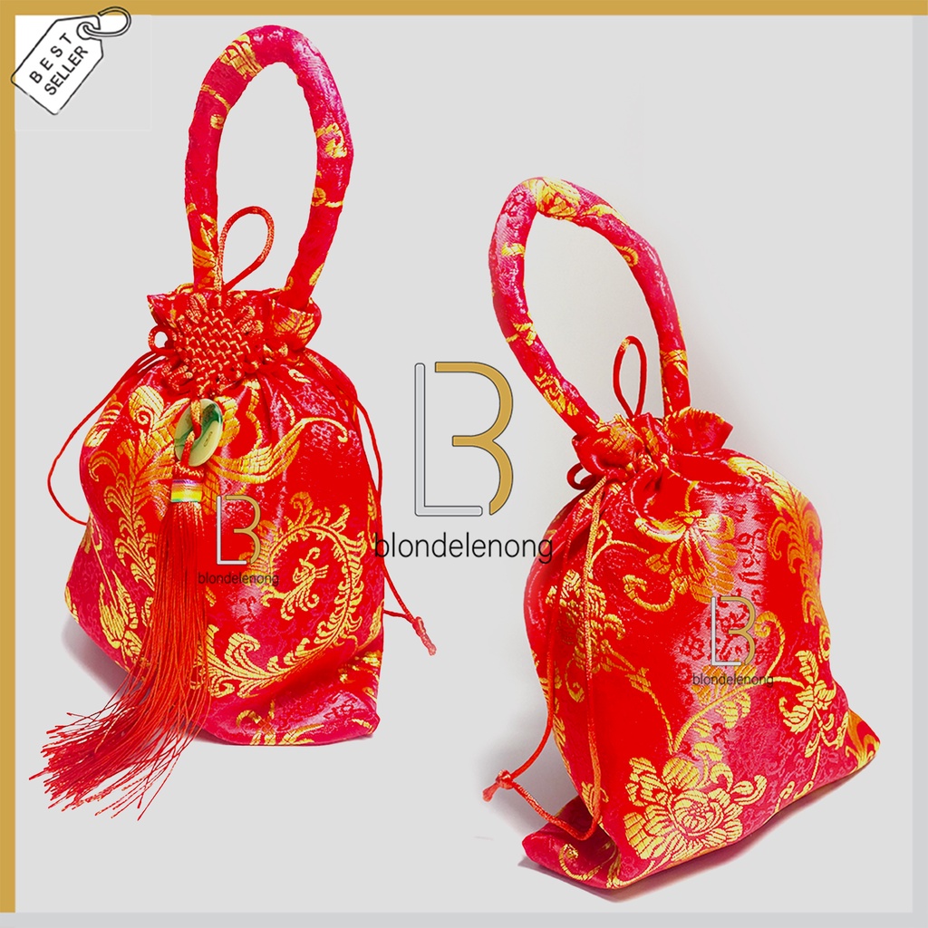 Tas Pouch Kantong Serut Bingkisan Kado Hadiah Hampers Parcel Parsel Dos Kotak Box Toples Kue Kering Keranjang Giok Motif Imlek Tahun Baru Cina Sincia Cny Shio Macan 2022 Hantaran Lamaran Wedding Sangjit Pernikahan Nikahan Shuangshi Merah Emas Anak Dewasa