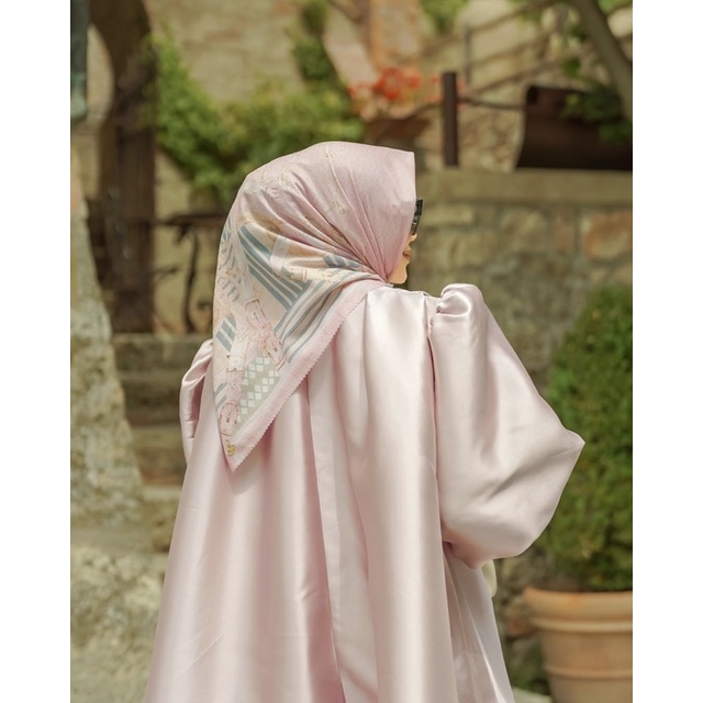 The Chain 2 La Bella Buttonscarves