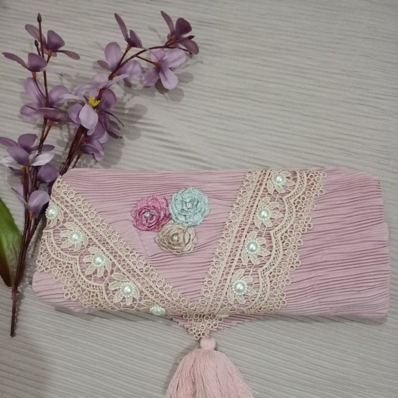 segi empat plisket renda bunga jambul/jilbab segi empat plisket jilbab segi empat plisket renda terbaru/jilbab segi empat viral terbaru/jilbab segi empat plisket renda terbaru-Soft pink