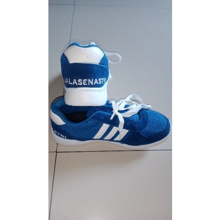 sepatu olga jalasenastri biru