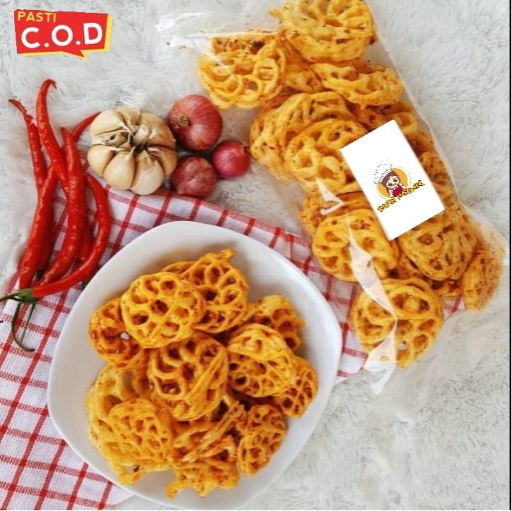 

KERUPUK KERITING PEDAS CAMILAN PEDAS MAKANAN RINGAN SNACK KILOAN 250 GRAM