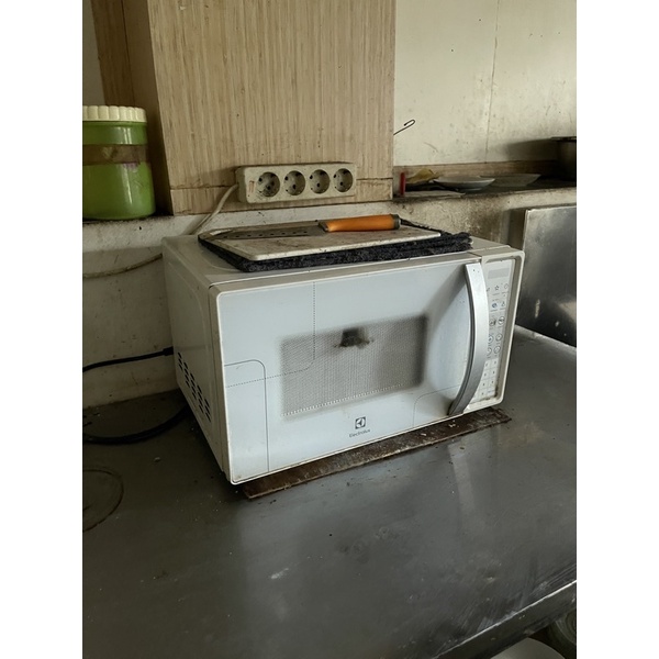 microwave oven electolux 20liter putih low watt 70