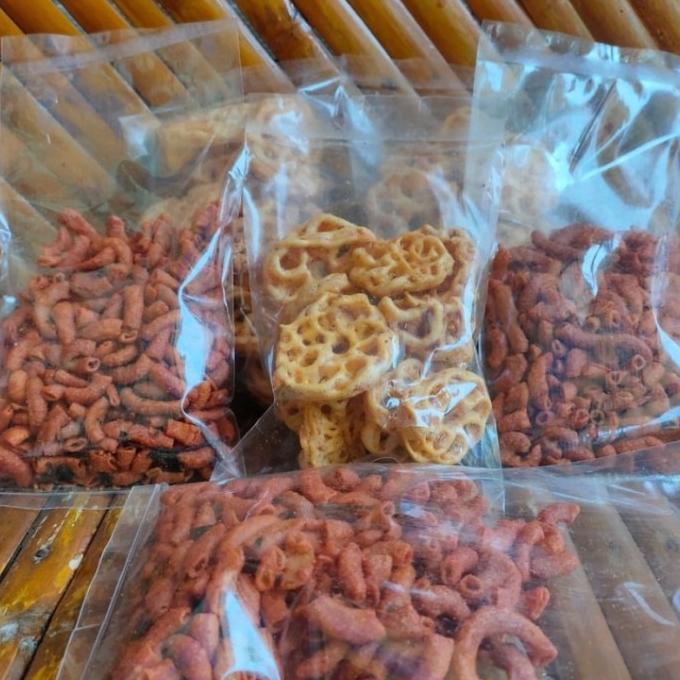 

snack kiloan pedas jajanan