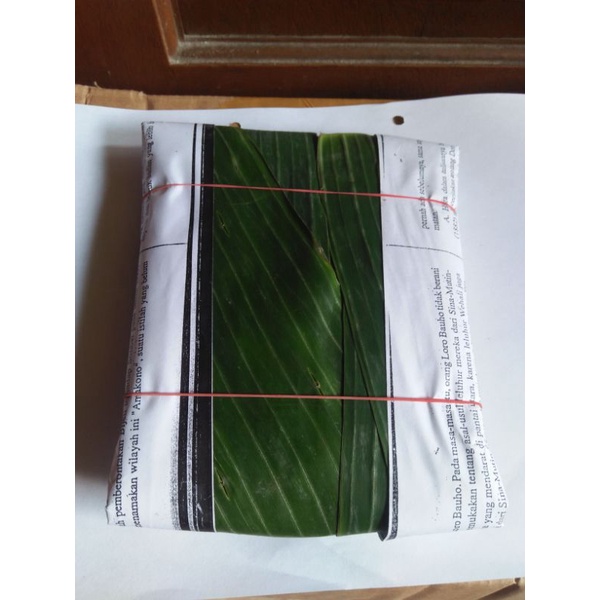 

TEMPE MENDOAN MENTAH (1 Bungkus isi 4 Lembar)