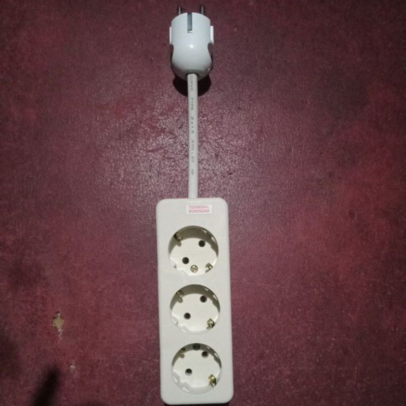 Colokan Listrik 3 Lubang