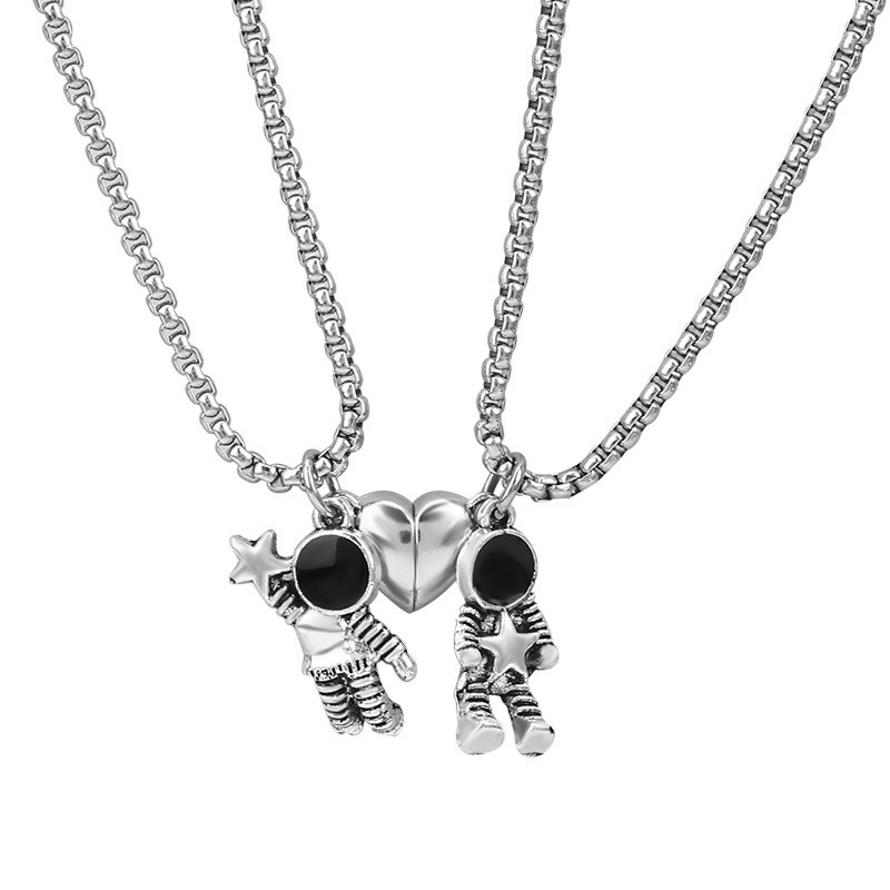 [Trendy Personality Spaceman Star Magnetic Couple Pendant Necklace] [Girls Vintage Metal Simple Chain Necklaces ] [Ladies Fashion Clavicle Necklace]