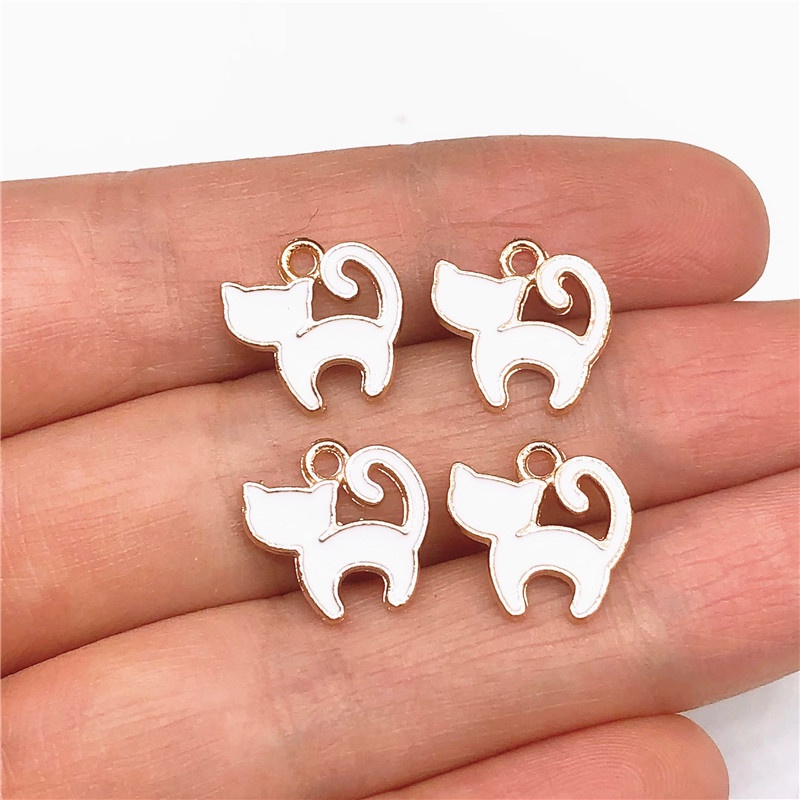 4 Pcs Liontin Kalunggelanganting Model Kucing Kecil Bahan Alloy Untuk Wanita